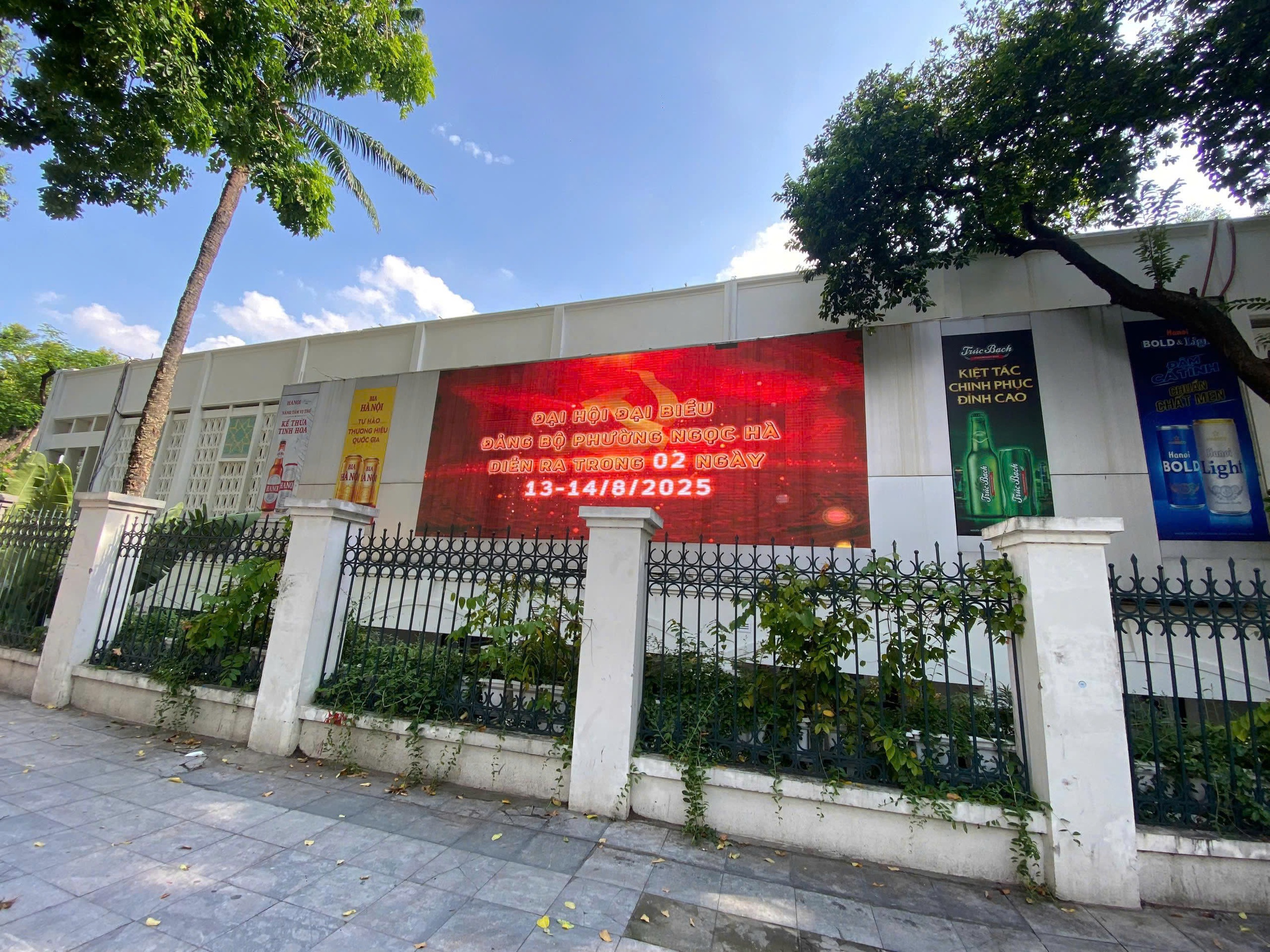 Ngọc Hà: Rực rỡ sắc cờ chào mừng Đại hội đại biểu Đảng bộ phường lần thứ I, nhiệm kỳ 2025-2030- Ảnh 25.