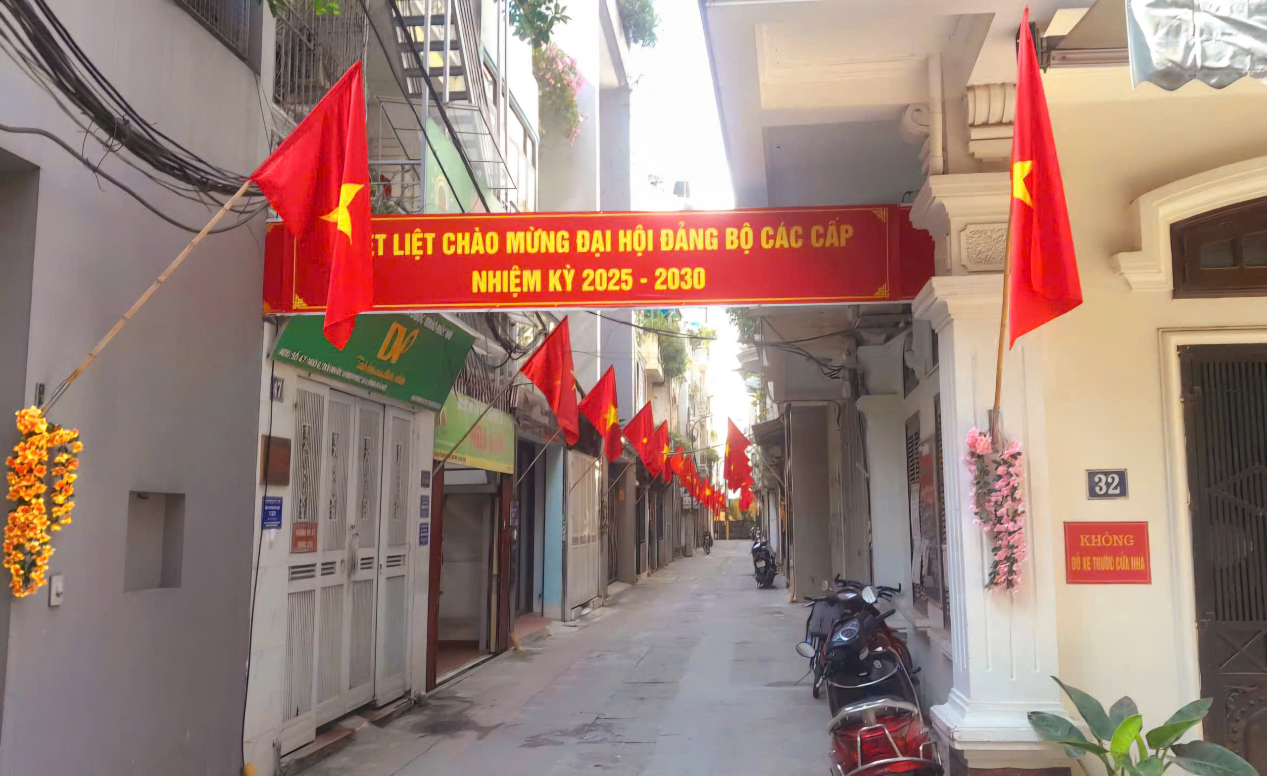 Ngọc Hà: Rực rỡ sắc cờ chào mừng Đại hội đại biểu Đảng bộ phường lần thứ I, nhiệm kỳ 2025-2030- Ảnh 15.