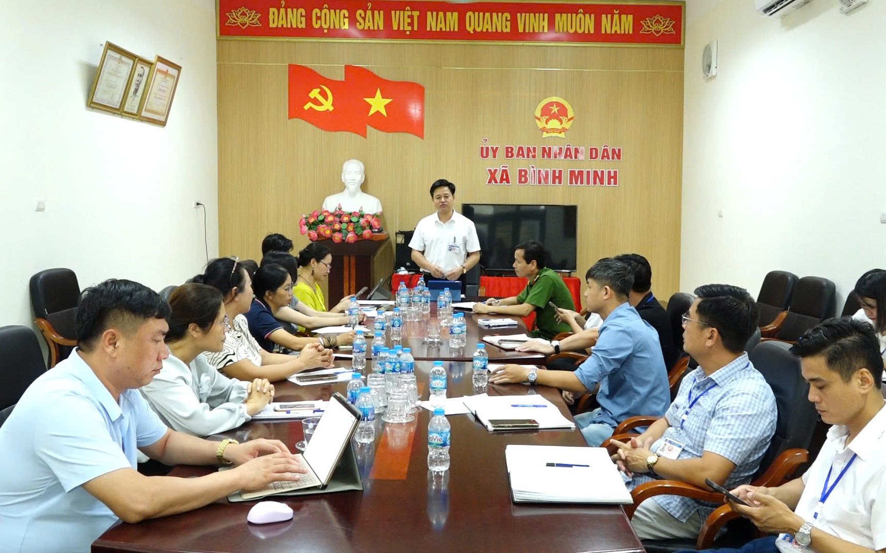 ĐẨY MẠNH GIẢI QUYẾT THỦ TỤC HÀNH CHÍNH CÔNG TRỰC TUYẾN, PHẤN ĐẤU ĐẠT TRÊN 85%