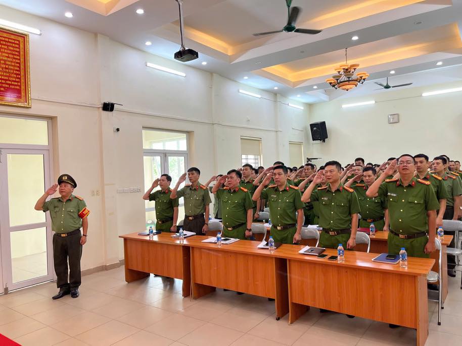 CÔNG AN PHƯỜNG LÁNG PHÁT ĐỘNG CAO ĐIỂM TẤN CÔNG, TRẤN ÁP TỘI PHẠM VÀ NÂNG CAO NĂNG LỰC LỰC LƯỢNG BẢO VỆ ANTT Ở CƠ SỞ- Ảnh 1.