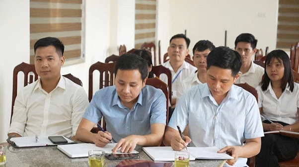 Xã Hát Môn triển khai Chiến dịch “45 ngày đêm ra quân hỗ trợ hoạt động chuyển đổi số”; triển khai Điểm “Bình dân học vụ số lưu động” và dịch vụ công lưu động trên địa bàn xã- Ảnh 2.