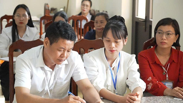 Xã Hát Môn triển khai Chiến dịch “45 ngày đêm ra quân hỗ trợ hoạt động chuyển đổi số”; triển khai Điểm “Bình dân học vụ số lưu động” và dịch vụ công lưu động trên địa bàn xã- Ảnh 3.
