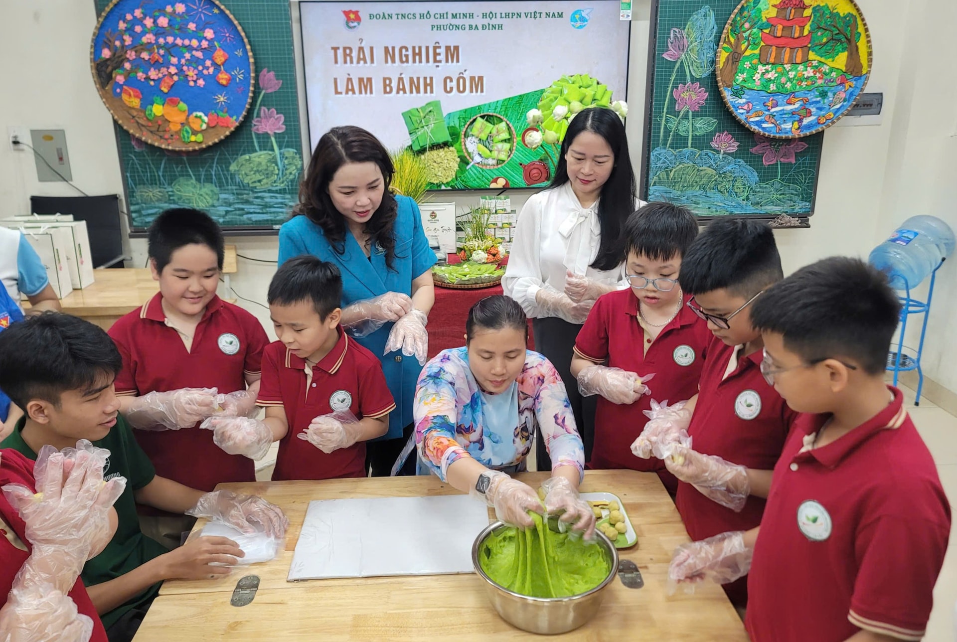 Ra mắt sổ tay “Ba Đình - Mã số ký ức, kết nối tương lai”- Ảnh 4.