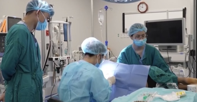 Bệnh viện Nhi Hà Nội: Làm chủ các kỹ thuật phẫu thuật nội soi nhi- Ảnh 1.