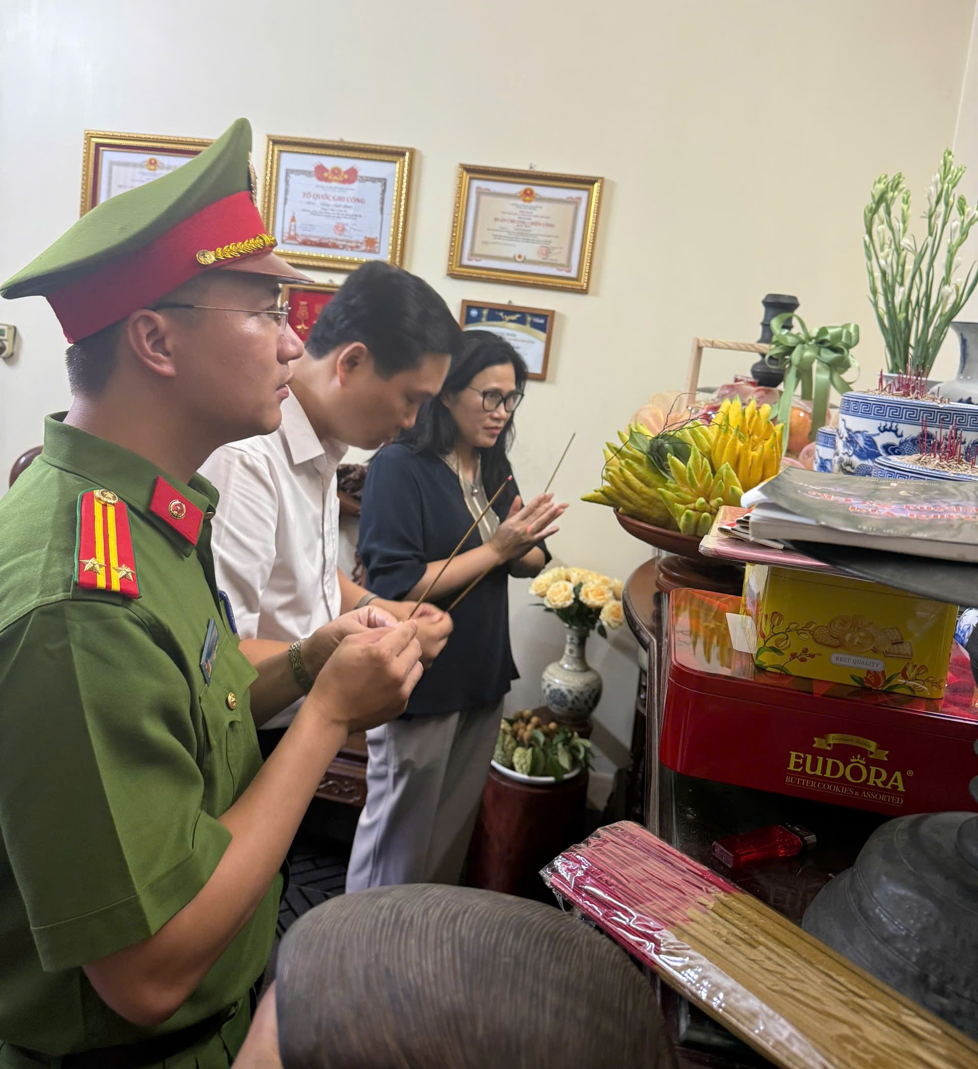 Tổ chức các hoạt động tri ân gia đình chính sách, người có công nhân dịp kỷ niệm các ngày lễ lớn của Thủ đô và đất nước- Ảnh 2.
