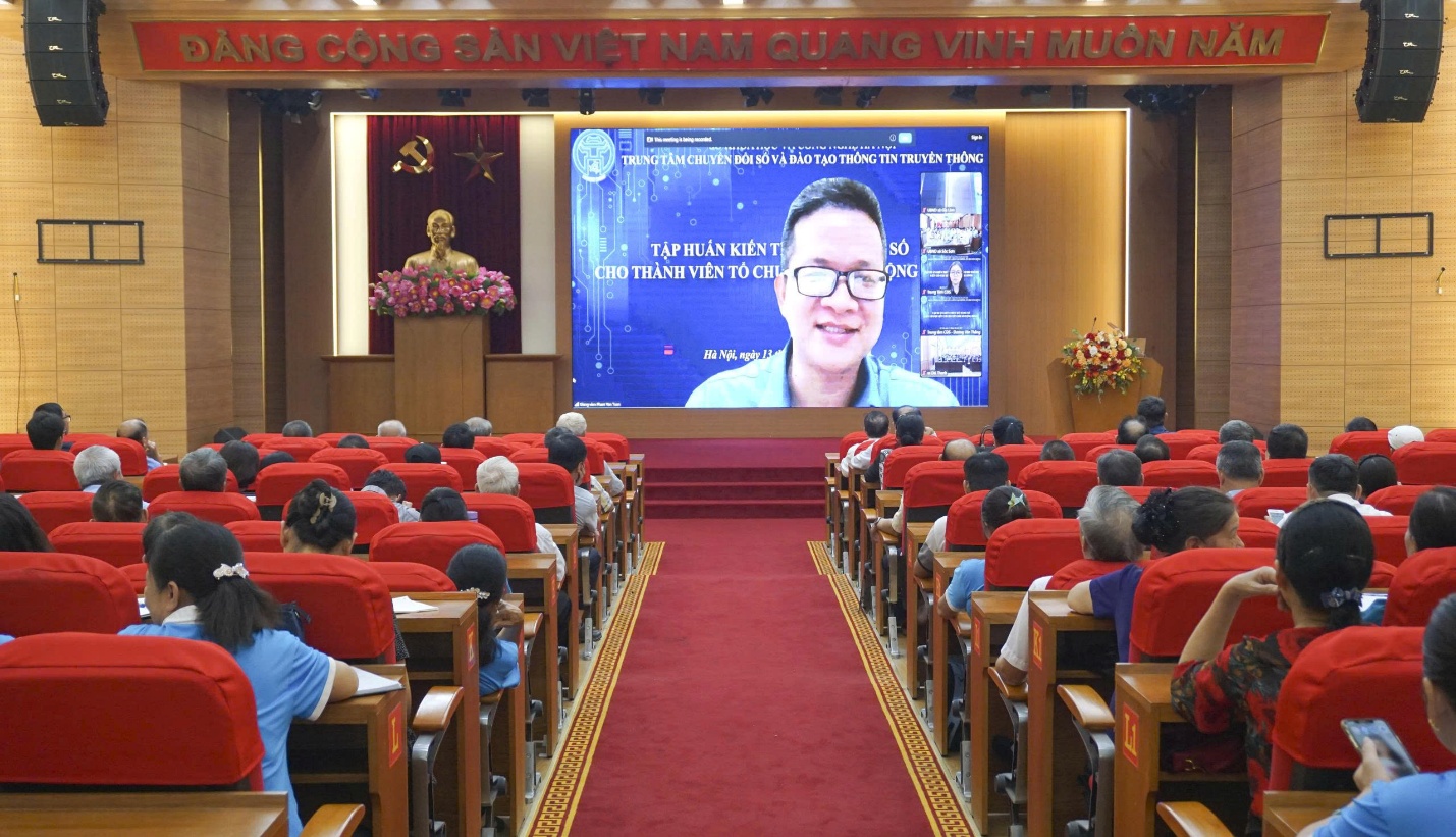 Xã Gia Lâm tổ chức tập huấn kiến thức, kỹ năng số cho thành viên tổ chuyển đổi số cộng đồng- Ảnh 2.