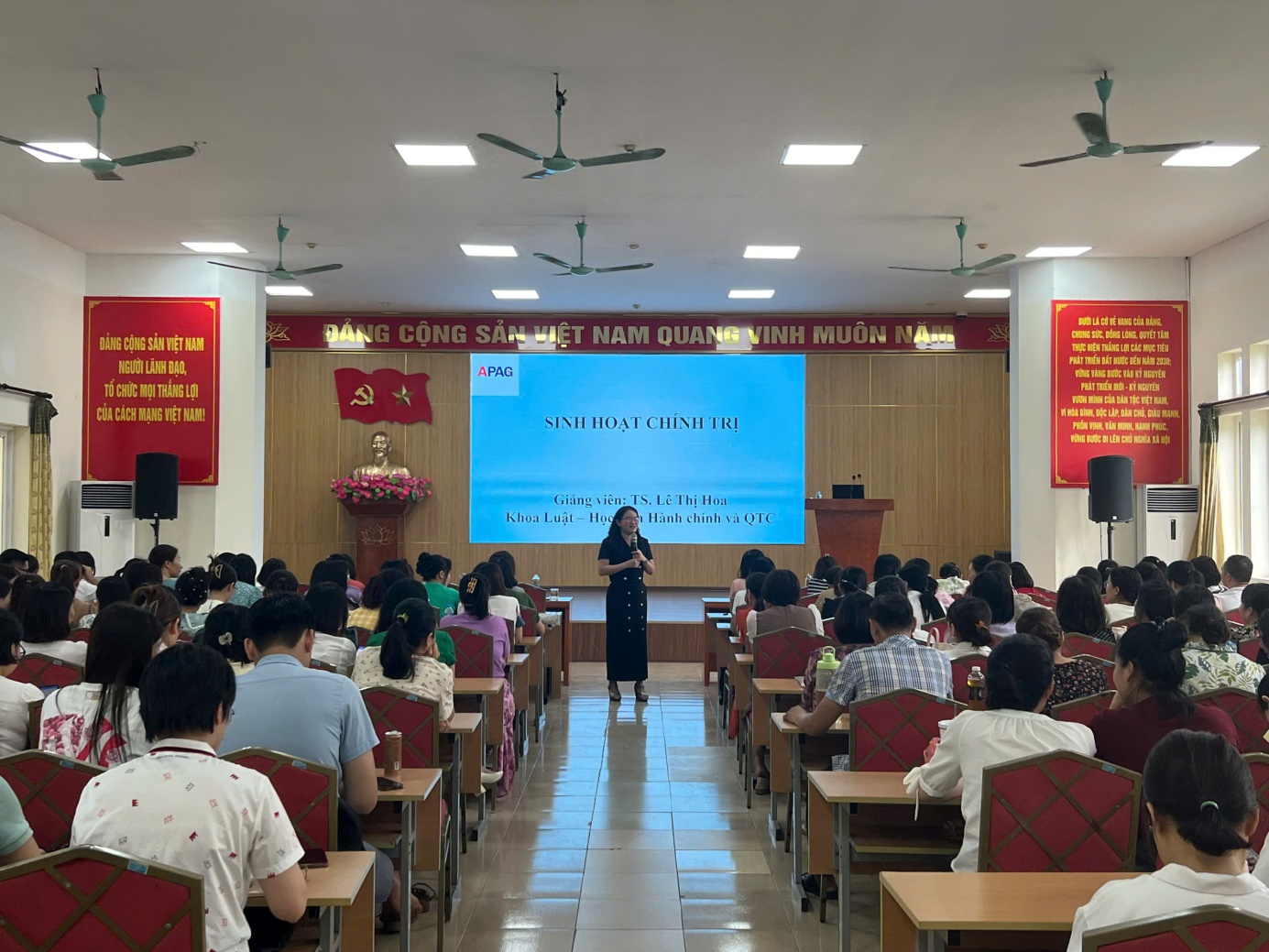 Trung tâm Chính trị khu vực Hoàng Mai tổ chức lớp Bồi dưỡng, tập huấn chính trị hè cho đội ngũ cán bộ quản lý, giáo viên hệ thống giáo dục quốc dân khu vực Hoàng Mai năm 2025- Ảnh 3.