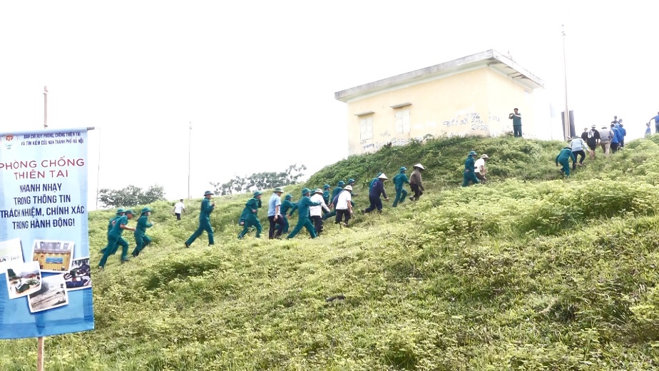 Quảng Oai chủ động diễn tập ứng phó thiên tai, bảo vệ an toàn đê điều- Ảnh 4.