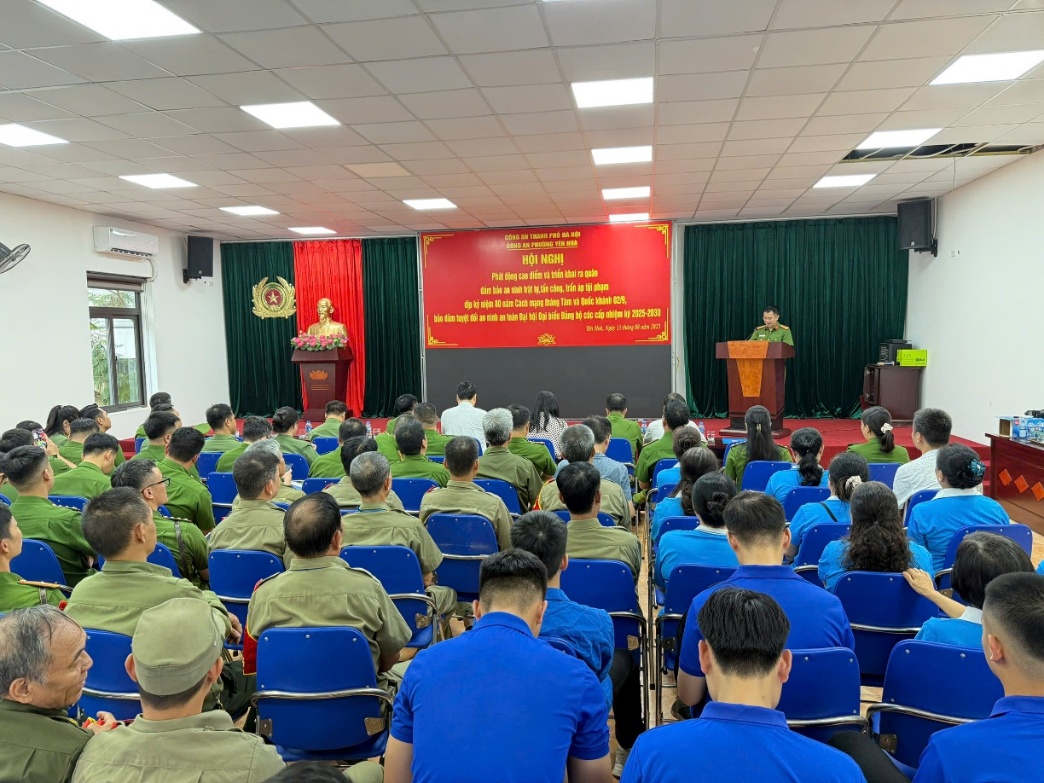 Công an phường Yên Hòa phát động cao điểm ra quân triển khai tấn công, trấn áp các loại tội phạm, đảm bảo an ninh, trật tự trên địa bàn.- Ảnh 1.