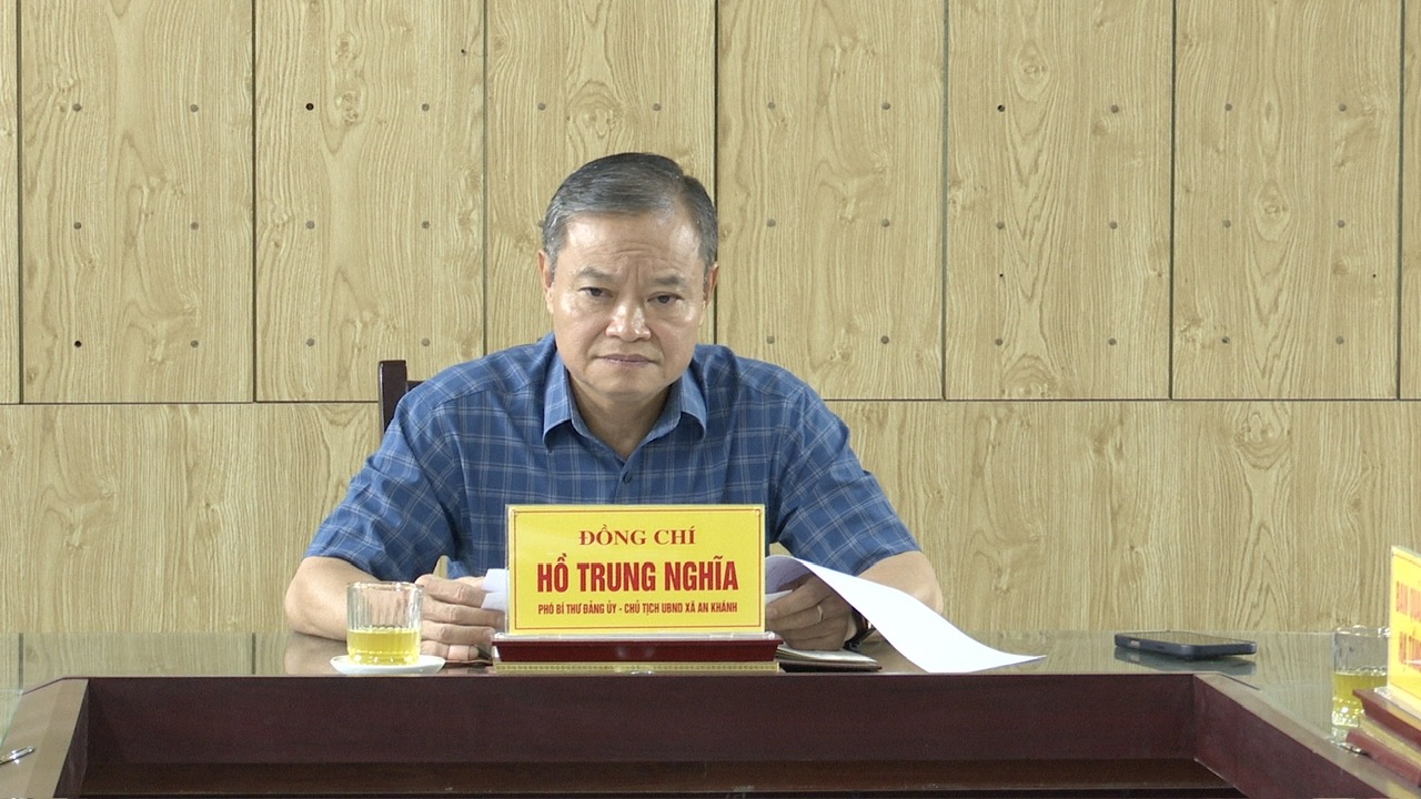 Đồng chí Hồ Trung Nghĩa - Phó Bí thư Đảng ủy, Chủ tịch UBND xã An Khánh tiếp công dân định kỳ tháng 8 năm 2025- Ảnh 2.