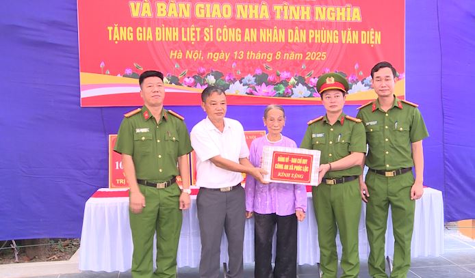Lễ Khánh thành và bàn giao Nhà tình nghĩa cho thân nhân liệt sỹ Phùng Văn Diện tại xã Phúc Lộc- Ảnh 8.