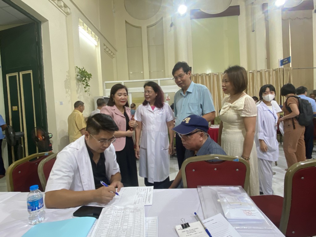 Phường Đống Đa: Khám, chăm sóc sức khoẻ cho 150 đối tượng chính sách- Ảnh 2.