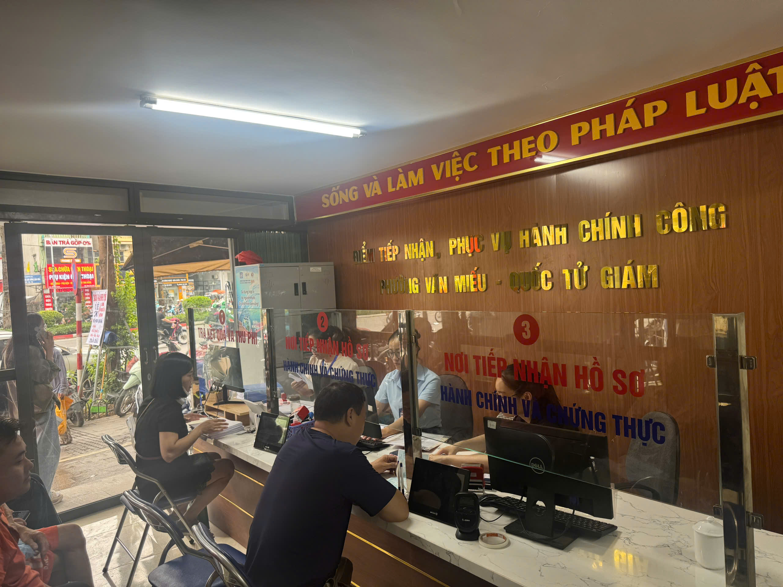 PHƯỜNG VĂN MIẾU- QUỐC TỬ GIÁM KHAI TRƯƠNG PHÒNG TIỆN ÍCH PHỤC VỤ NGƯỜI DÂN LÀM THỦ TỤC HÀNH CHÍNH- Ảnh 8.