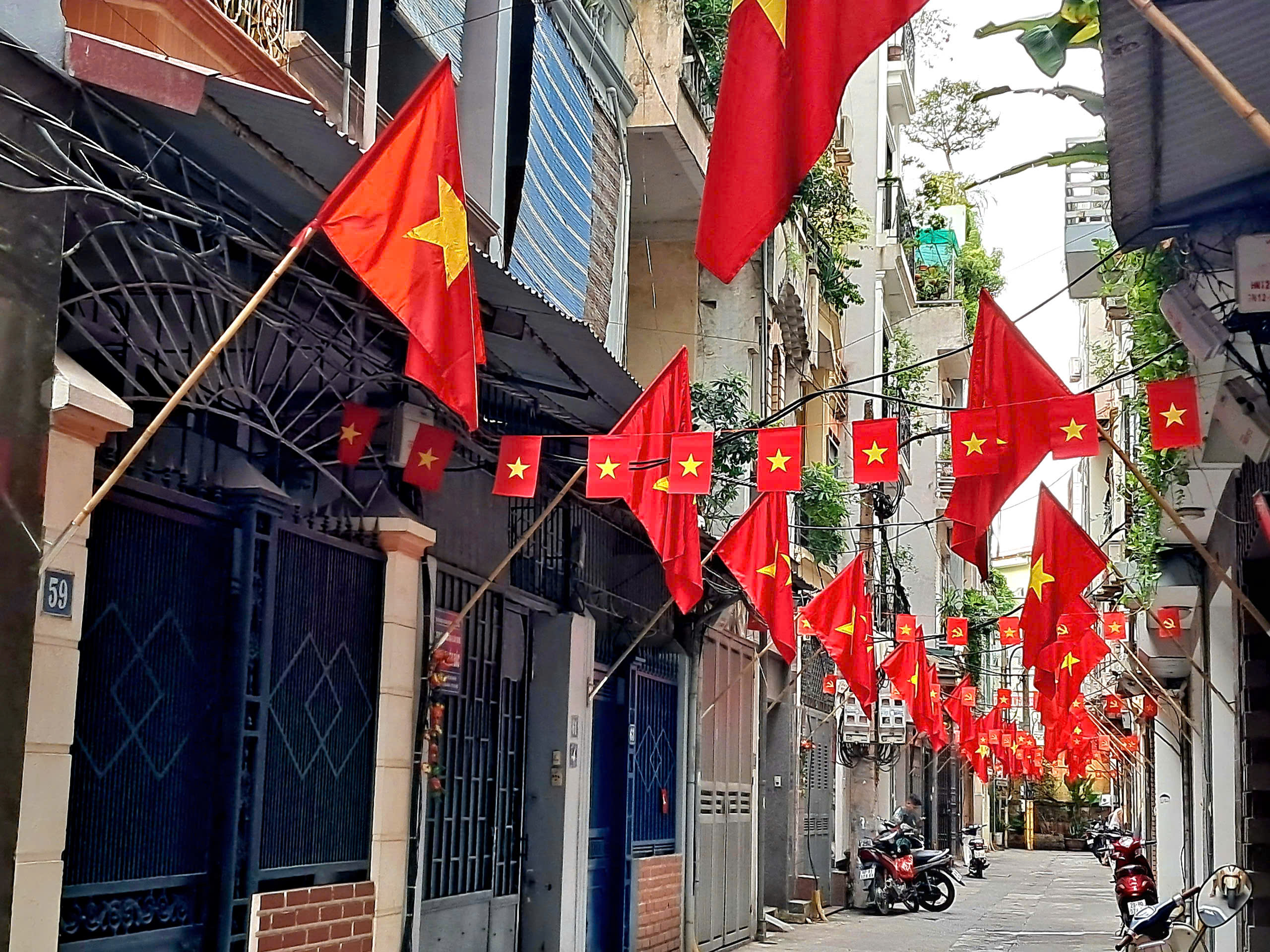 Ngọc Hà: Rực rỡ sắc cờ chào mừng Đại hội đại biểu Đảng bộ phường lần thứ I, nhiệm kỳ 2025-2030- Ảnh 7.