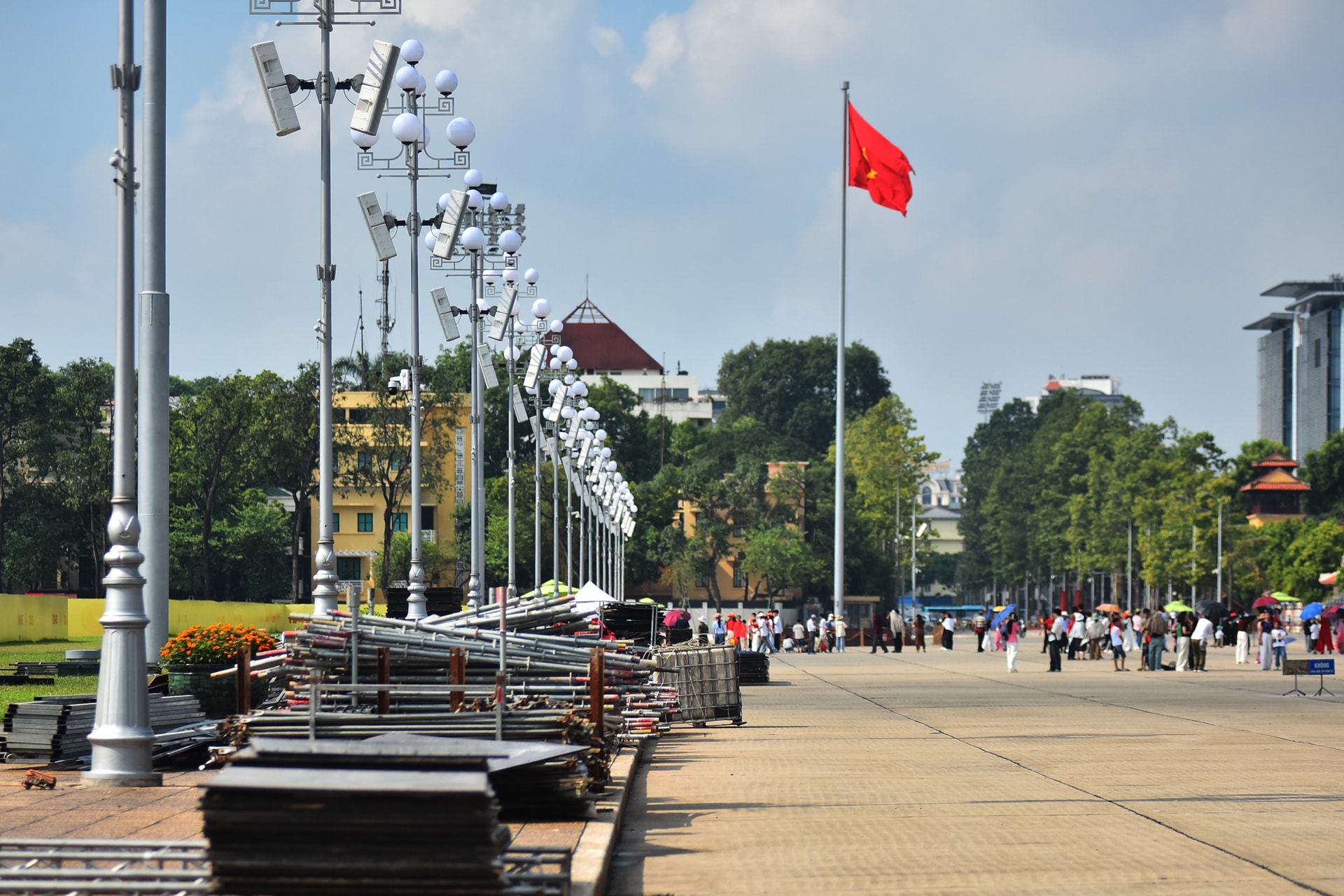 Khẩn trương lắp đặt, chỉnh trang đô thị đón ngày lễ lớn- Ảnh 7.