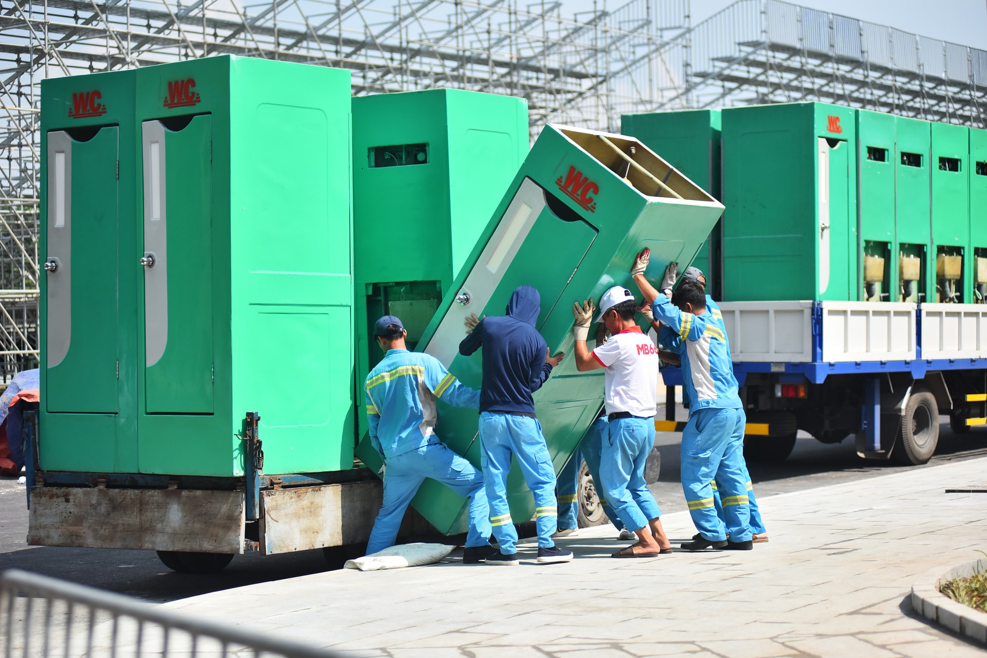 Khẩn trương lắp đặt, chỉnh trang đô thị đón ngày lễ lớn- Ảnh 11.