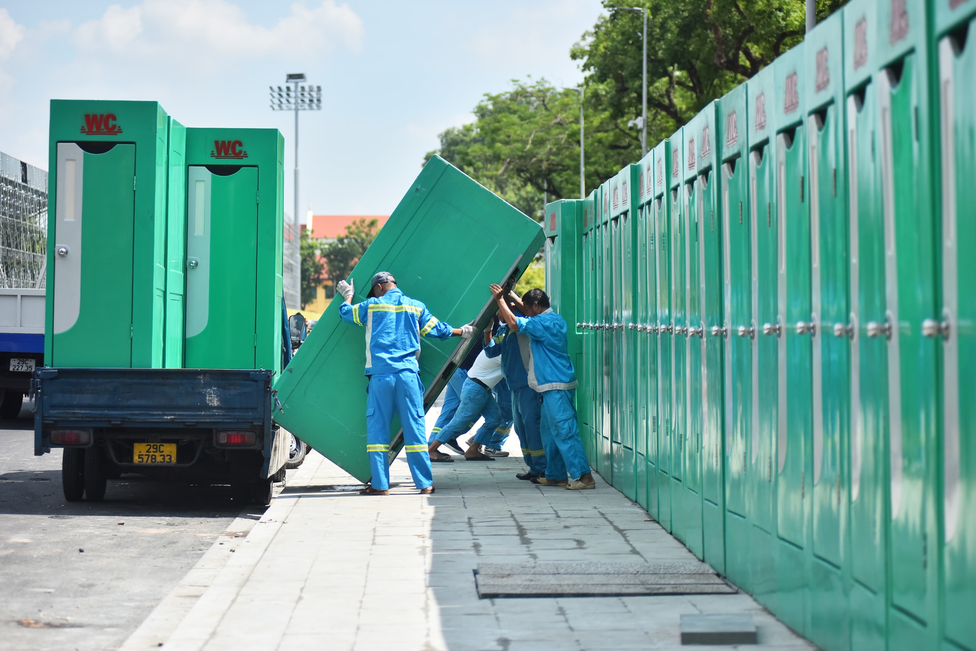 Khẩn trương lắp đặt, chỉnh trang đô thị đón ngày lễ lớn- Ảnh 12.