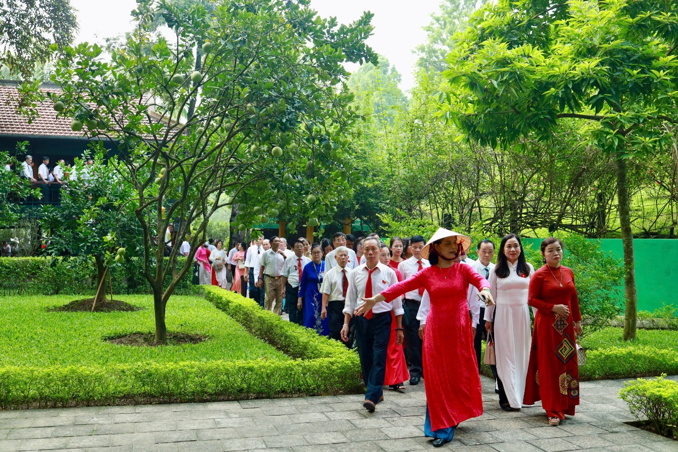 Đoàn đại biểu phường Xuân Đỉnh vào Lăng viếng Chủ tịch Hồ Chí Minh- Ảnh 8.