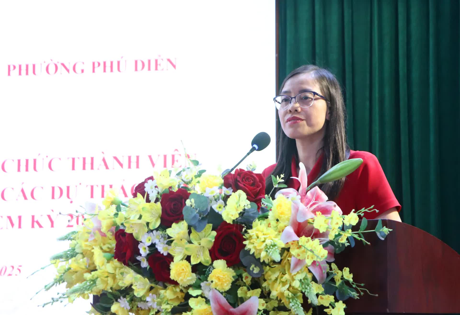 Phường Phú Diễn sôi nổi đóng góp ý kiến vào dự thảo văn kiện Đại hội Đảng bộ- Ảnh 1.