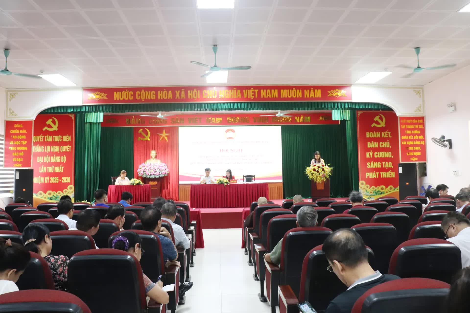 Phường Phú Diễn sôi nổi đóng góp ý kiến vào dự thảo văn kiện Đại hội Đảng bộ- Ảnh 3.