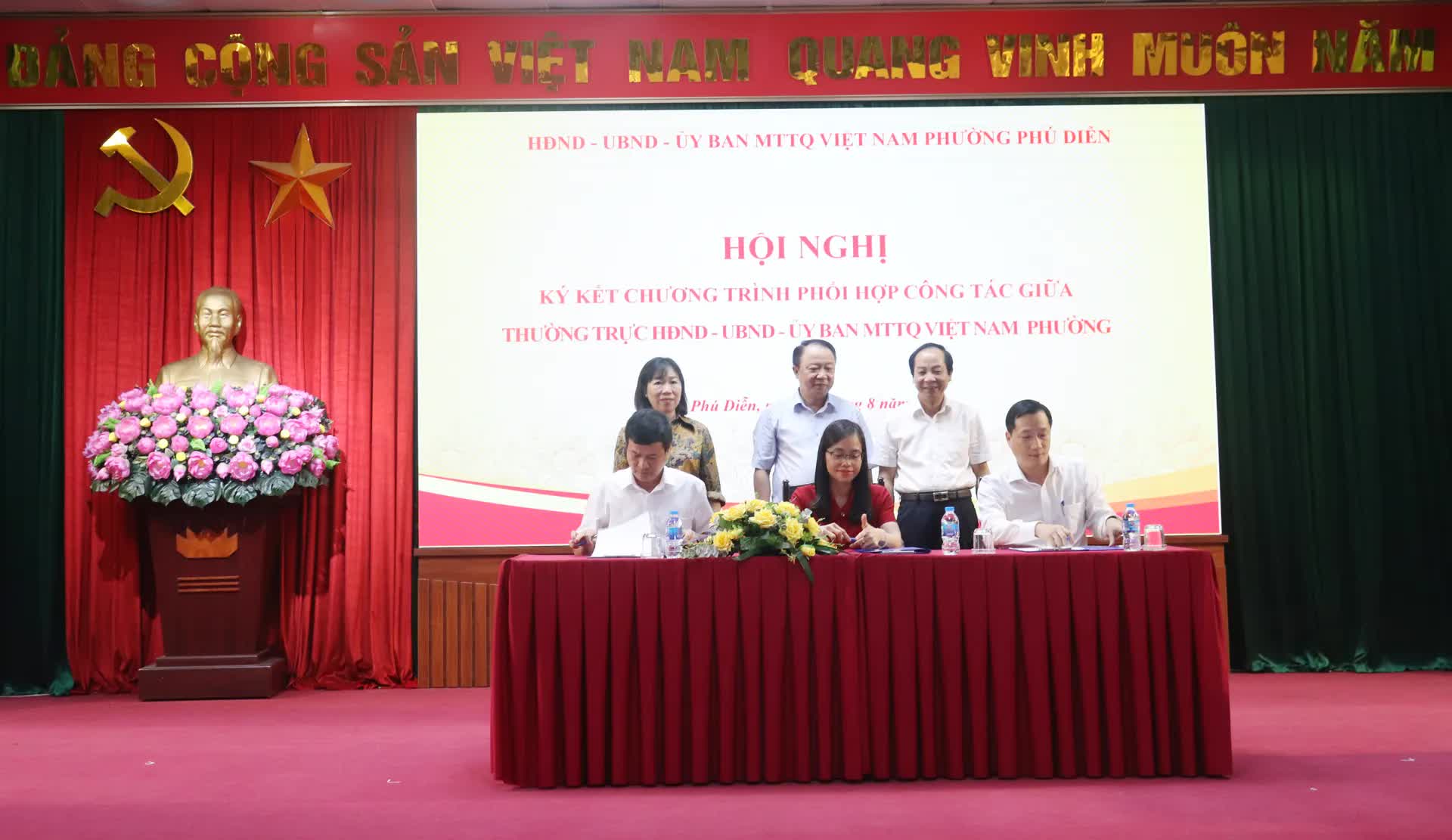 Sức mạnh đồng thuận tại phường Phú Diễn qua lễ ký kết chương trình công tác- Ảnh 3.