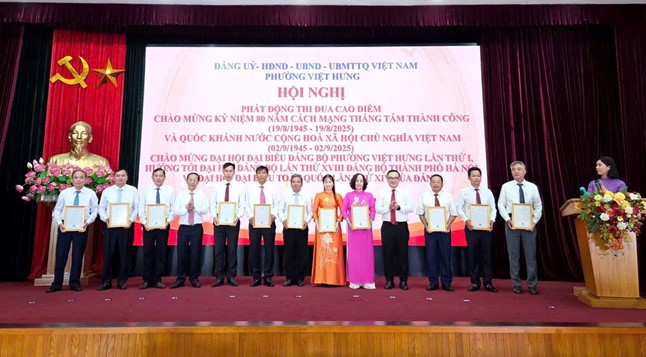 Phường Việt Hưng phát động thi đua cao điểm chào mừng kỷ niệm 80 năm Cách mạng Tháng Tám và Quốc khánh 2/9, chào mừng Đại hội Đại biểu Đảng bộ phường Việt Hưng lần thứ I- Ảnh 12.