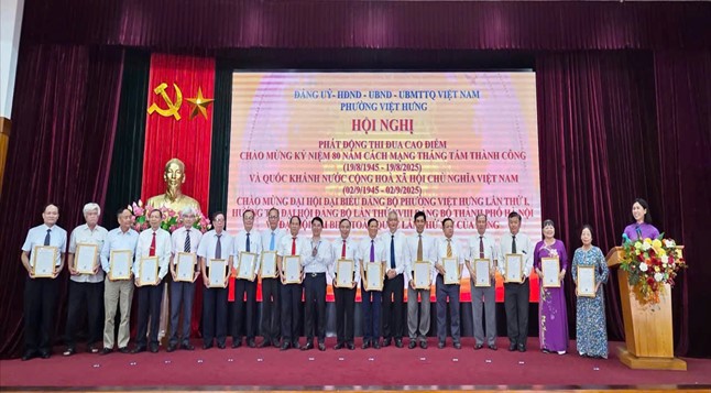 Phường Việt Hưng phát động thi đua cao điểm chào mừng kỷ niệm 80 năm Cách mạng Tháng Tám và Quốc khánh 2/9, chào mừng Đại hội Đại biểu Đảng bộ phường Việt Hưng lần thứ I- Ảnh 15.