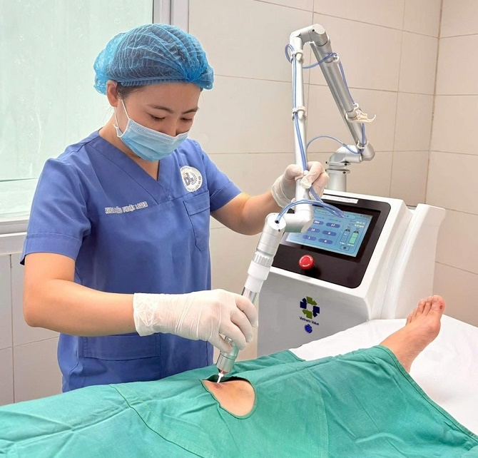 Khoa Phẫu thuật – Laser – VLTL – CSD, Bệnh viện Da liễu Hà Nội nâng cao chất lượng điều trị từ đổi mới kỹ thuật và mở rộng dịch vụ- Ảnh 1.