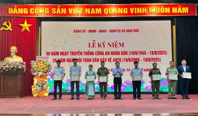 Xã Hoài Đức tổ chức Lễ kỷ niệm 80 năm Ngày truyền thống Công an nhân dân Việt Nam và 20 năm Ngày hội Toàn dân bảo vệ An ninh Tổ quốc- Ảnh 13.