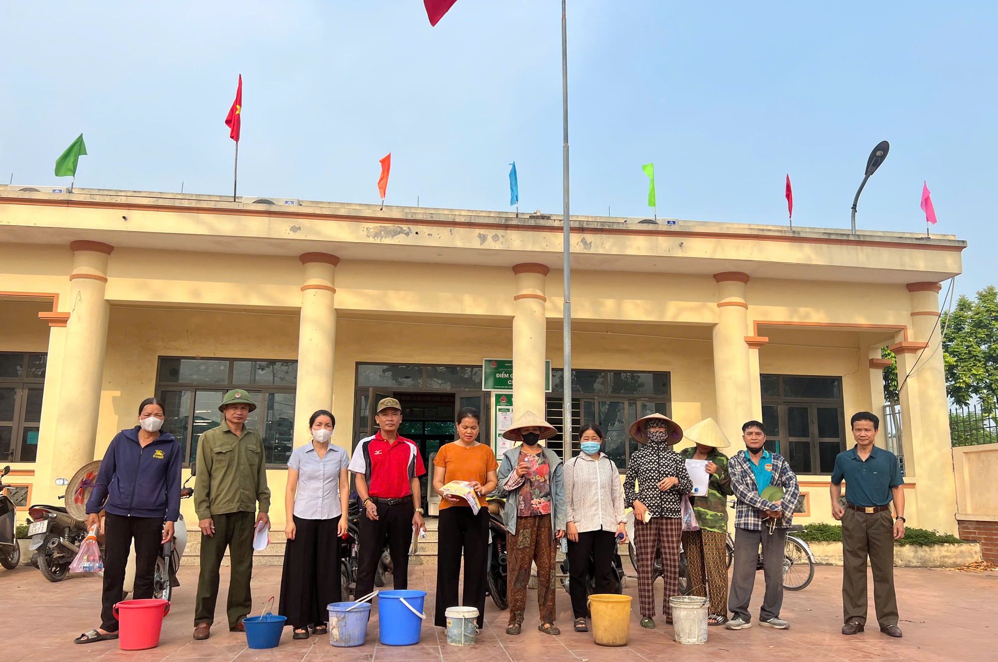 TRẠM Y TẾ XÃ: PHÁT ĐỘNG PHONG TRÀO THI ĐUA
   CHÀO MỪNG ĐẠI HỘI ĐẢNG BỘ XÃ LẦN THỨ NHẤT