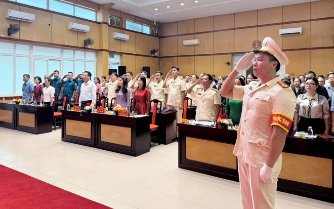 Phát huy sức mạnh gắn kết giữa người dân và lực lượng Công an trên mặt trận giữ gìn an ninh trật tự- Ảnh 1.