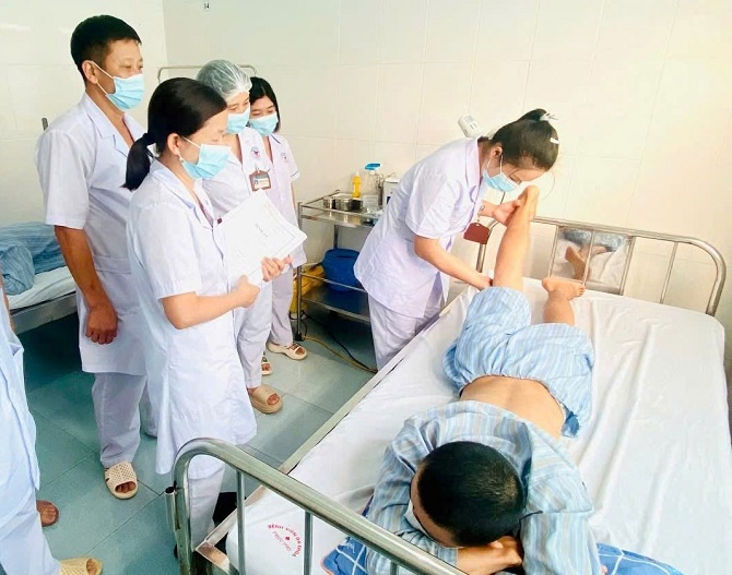 Điều trị đau thần kinh tọa bằng y học cổ truyền kết hợp phục hồi chức năng- giải pháp an toàn, hiệu quả tại BVĐK Phúc Thọ- Ảnh 1.