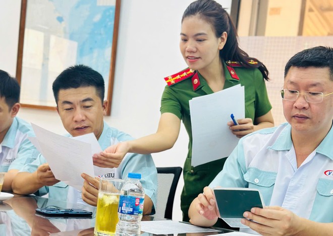 Công an phường Hà Đông đẩy mạnh tuyên truyền cấp tài khoản định danh điện tử mức 2 cho người nước ngoài- Ảnh 1.