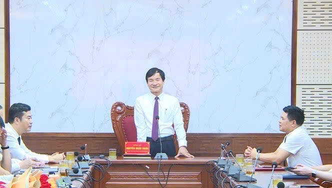 Đảng ủy xã Phúc Thọ công bố và trao Quyết định về công tác cán bộ- Ảnh 1.