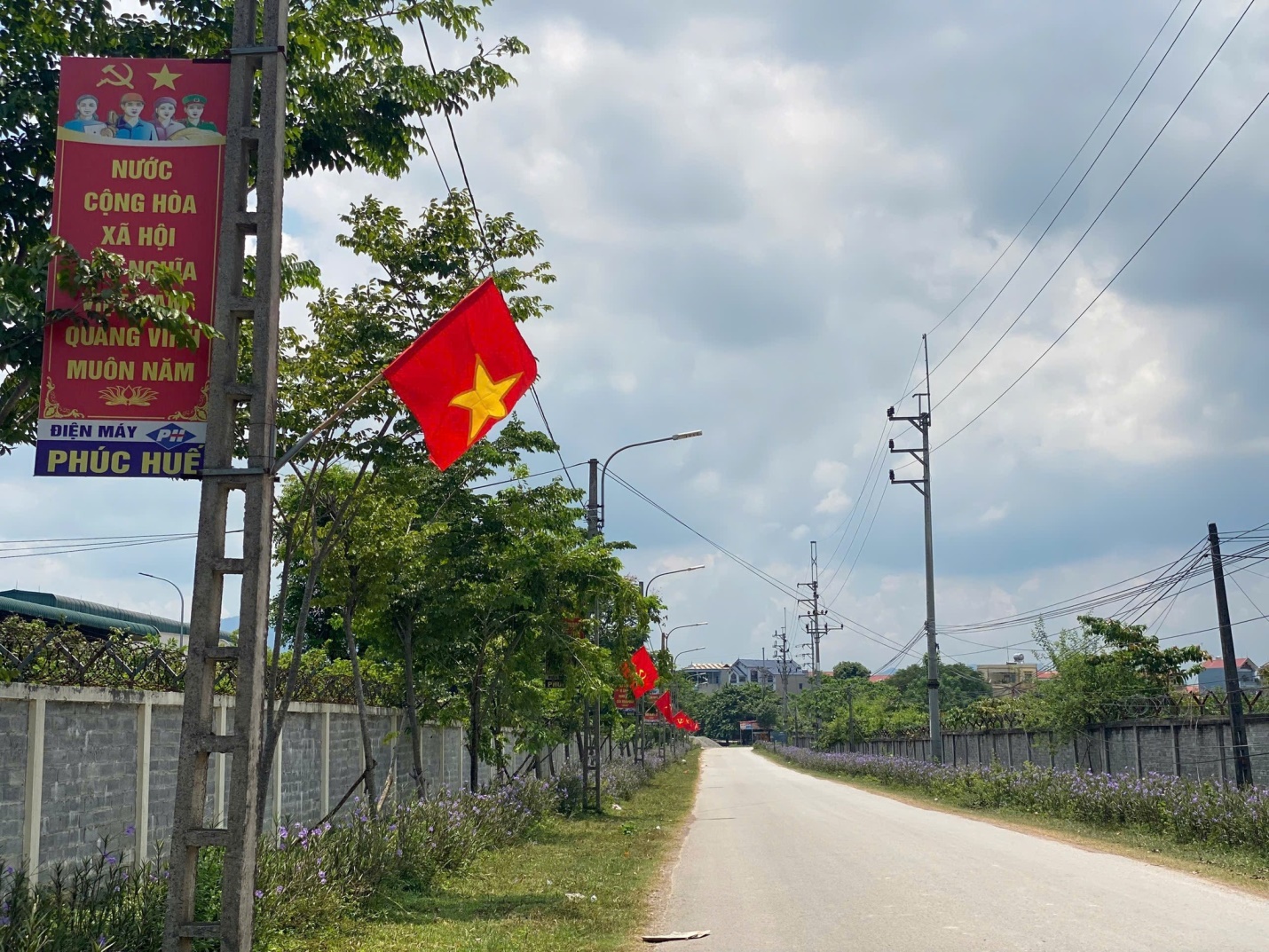 C:\Users\May tinh Loc Ninh\Downloads\531999023_122170403786486750_9013982972406719630_n.jpg