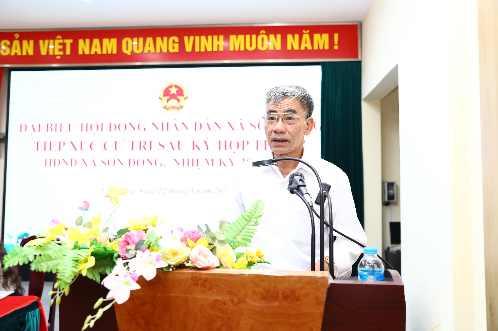 Bí thư Đảng ủy, Chủ tịch HĐND xã Sơn Đồng - Nguyễn Trúc Anh tiếp xúc cử tri sau Kỳ họp thứ Hai HĐND xã tại tổ số 1- Ảnh 1.