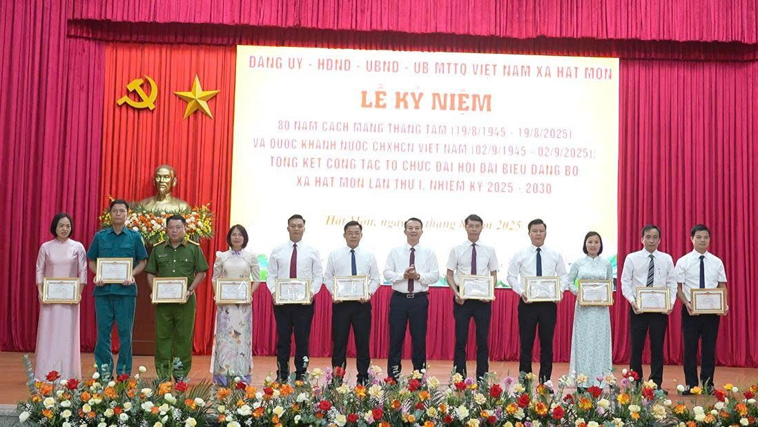 Lễ kỷ niệm 80 năm CM tháng 8 thành công (19/8/1945-19/8/2025) và Quốc khánh Nước CHXHCN Việt Nam (2/9); Tổng kết công tác tổ chức Đại hội Đại biểu Đảng bộ xã Hát Môn lần thứ I, nhiệm kỳ 2025-2030- Ảnh 5.