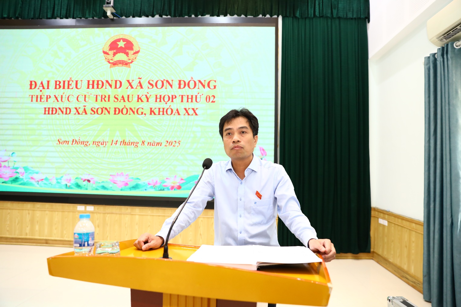 Đồng chí Phạm Gia Lộc - Phó Bí thư Đảng ủy, Chủ tịch UBND xã Sơn Đồng dự tiếp xúc cử tri khu vực Tiền Yên- Ảnh 8.