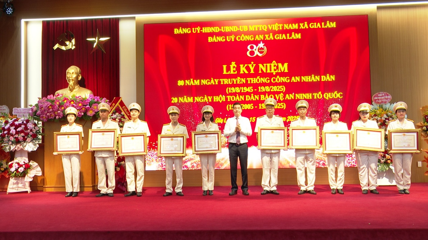 Xã Gia Lâm kỷ niệm 80 năm ngày truyền thống Công an nhân dân và 20 năm Ngày hội Toàn dân bảo vệ an ninh tổ quốc- Ảnh 4.