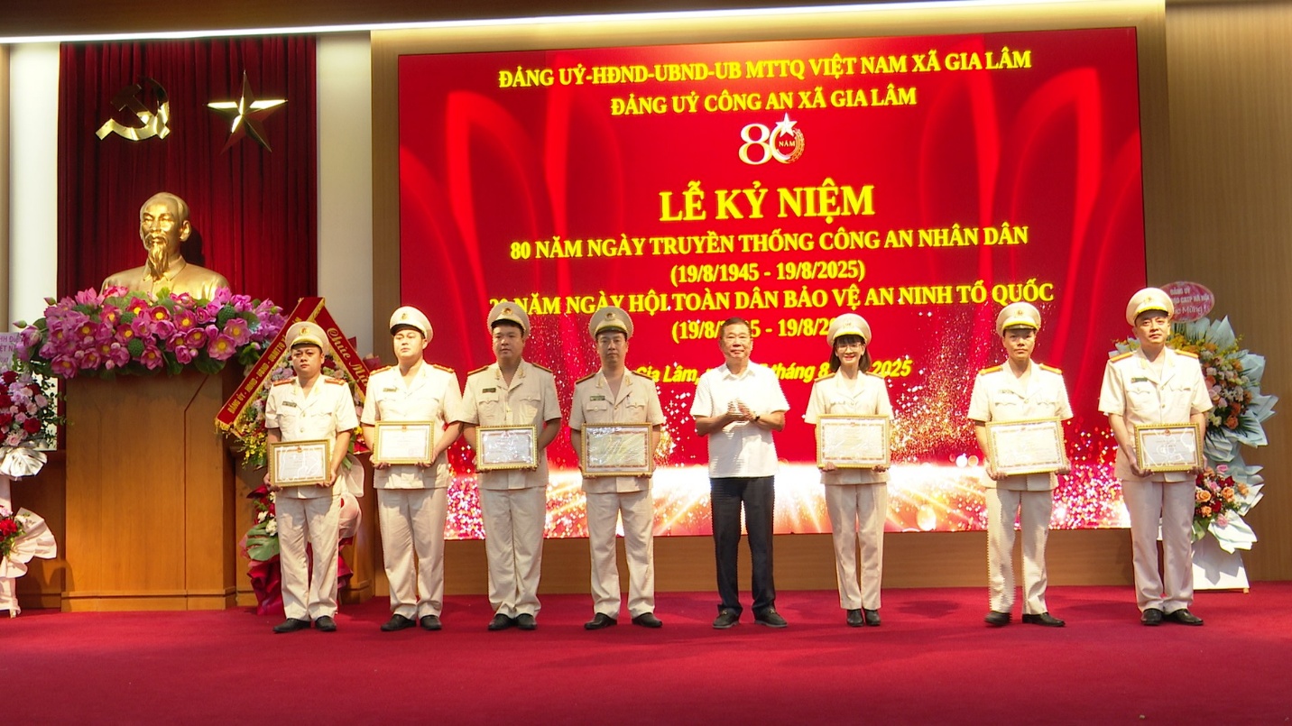 Xã Gia Lâm kỷ niệm 80 năm ngày truyền thống Công an nhân dân và 20 năm Ngày hội Toàn dân bảo vệ an ninh tổ quốc- Ảnh 5.