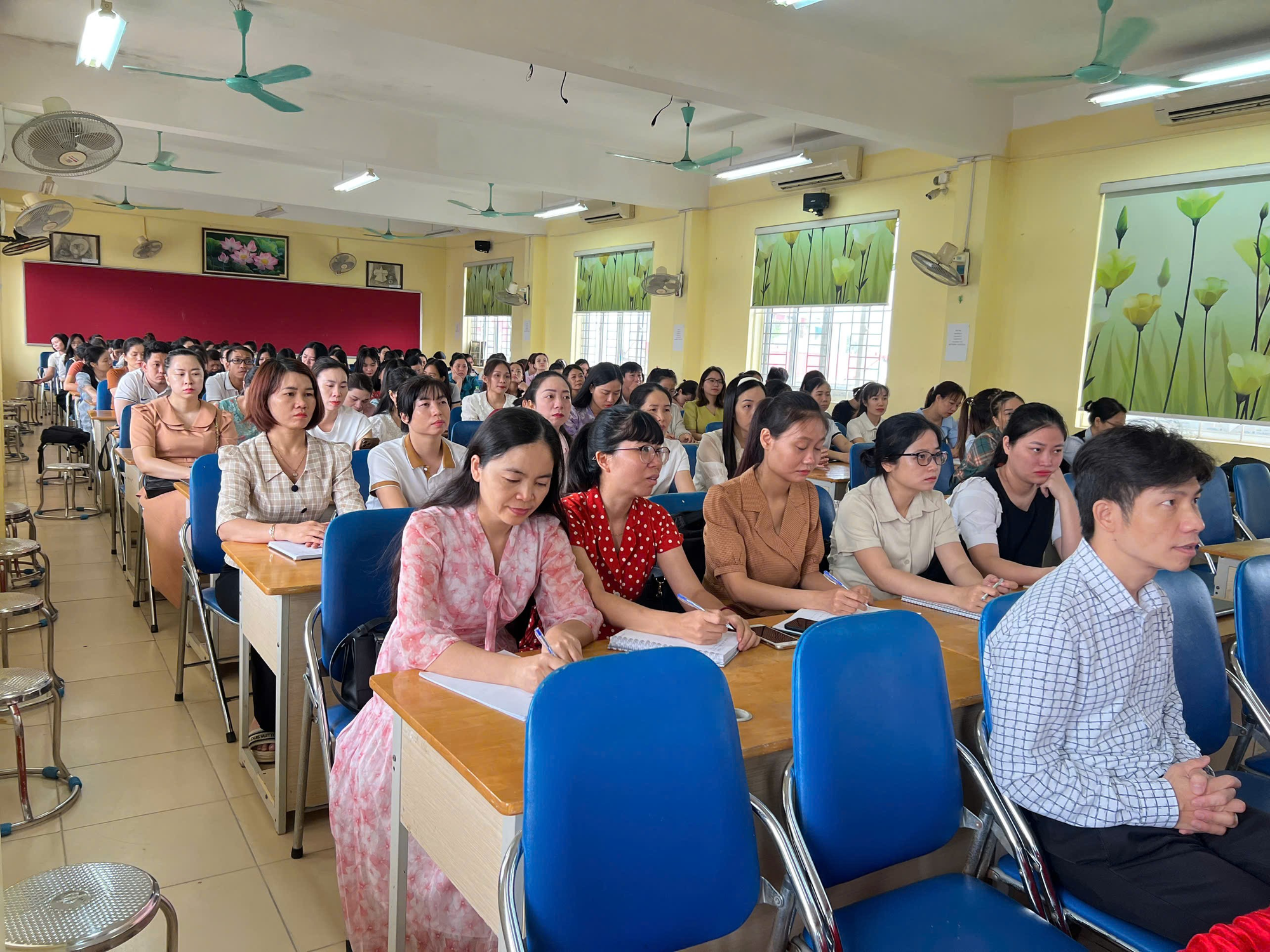 Hội nghị bồi dưỡng, tập huấn lý luận chính trị hè 2025 - Ảnh 2.