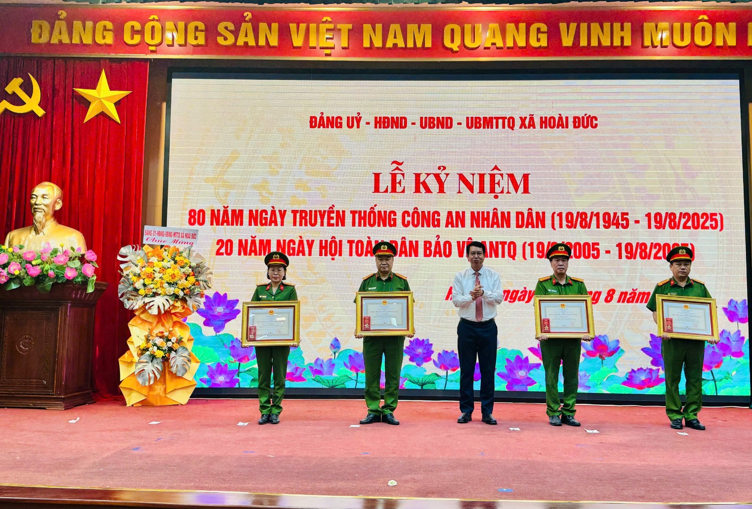 Xã Hoài Đức tổ chức Lễ kỷ niệm 80 năm Ngày truyền thống Công an nhân dân Việt Nam và 20 năm Ngày hội Toàn dân bảo vệ An ninh Tổ quốc- Ảnh 9.