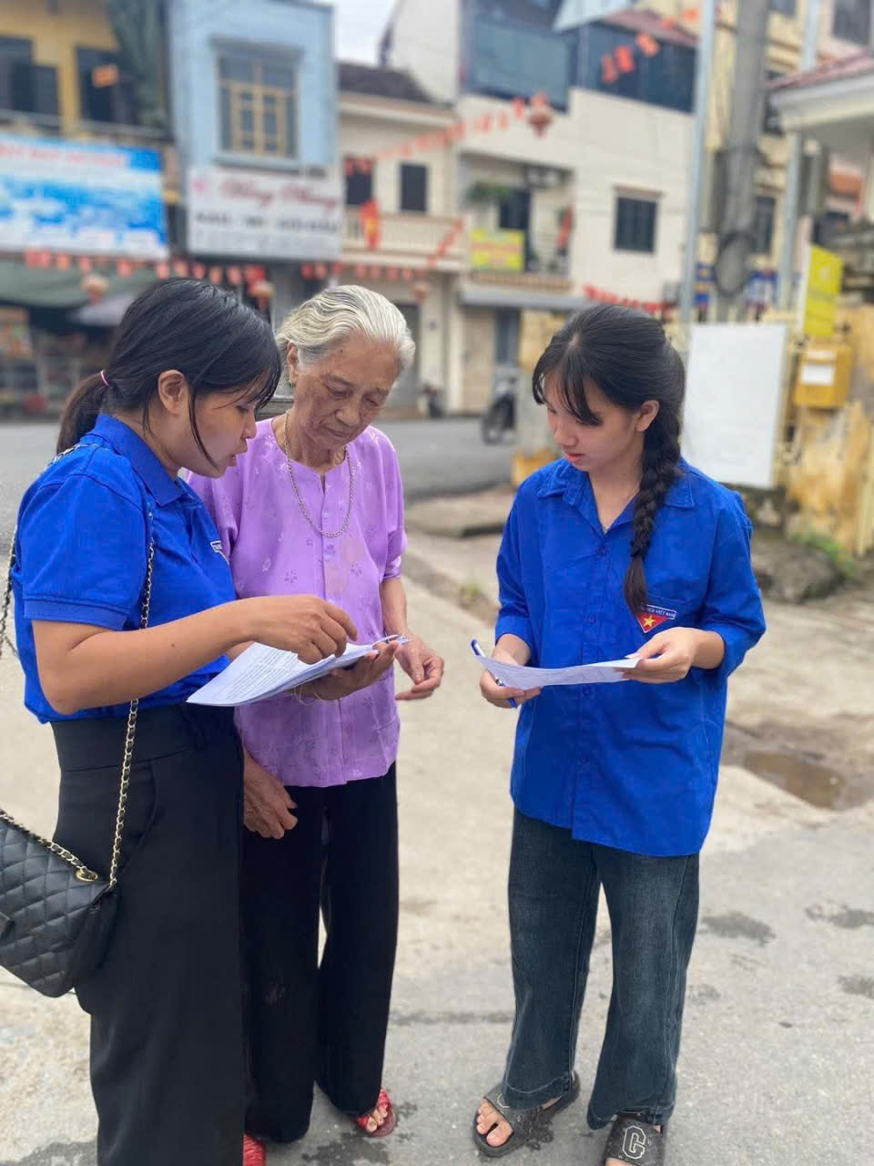Hát Môn: Lan Toả phòng trào “Bình dân học vụ số lưu động”- Ảnh 2.