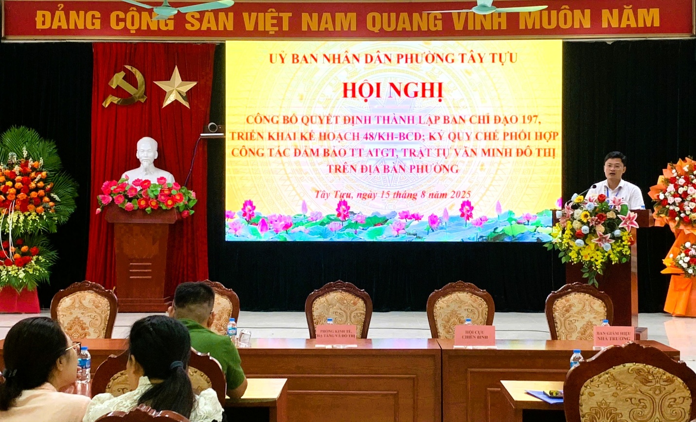 Phường Tây Tựu thành lập Ban chỉ đạo 197 và ký kết Quy chế phối hợp công tác đảm bảo TT ATGT, TTVMĐT, VSMT khu vực trường học- Ảnh 1.
