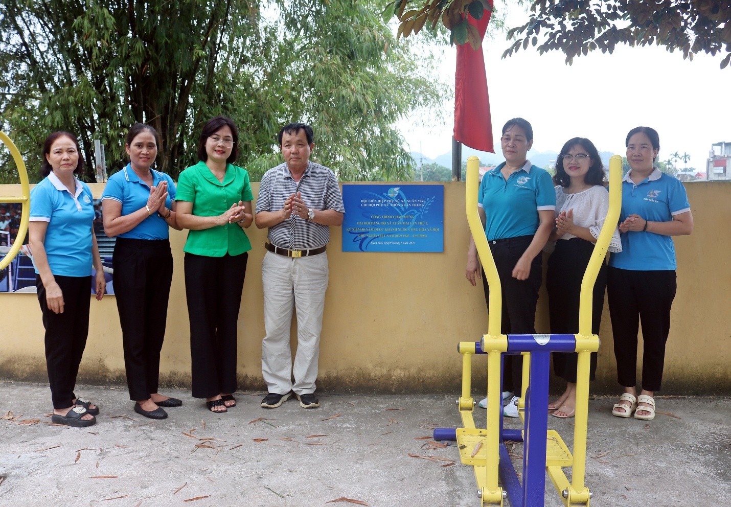 Hội LHPN xã Xuân Mai khánh thành, đưa vào sử dụng công trình sân chơi thể dục thể thao ngoài trời chào mừng Đại hội đại biểu Đảng bộ xã Xuân Mai lần thứ I- Ảnh 1.