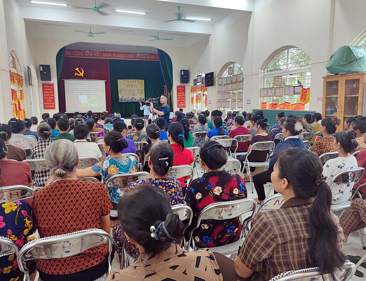 HTX nông nghiệp Tân Tiến: Tập huấn kỹ thuật chăm sóc, phòng trừ sâu bệnh hại lúa chất lượng cao- Ảnh 1.