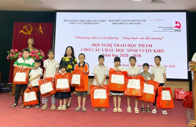 Trao học phẩm cho học sinh vượt khó năm học 2025-2026- Ảnh 7.