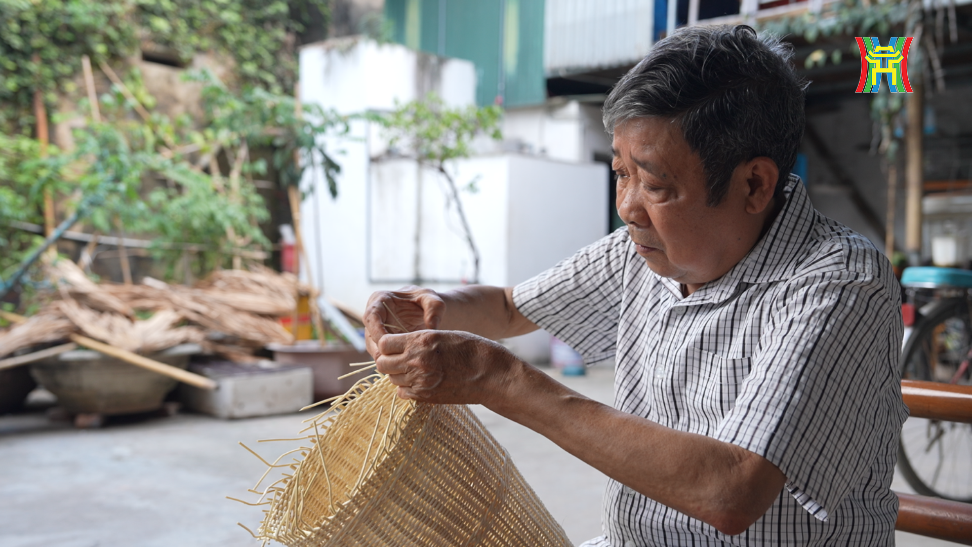 Nghệ nhân Hà Nội: Người đan mây- Ảnh 1.