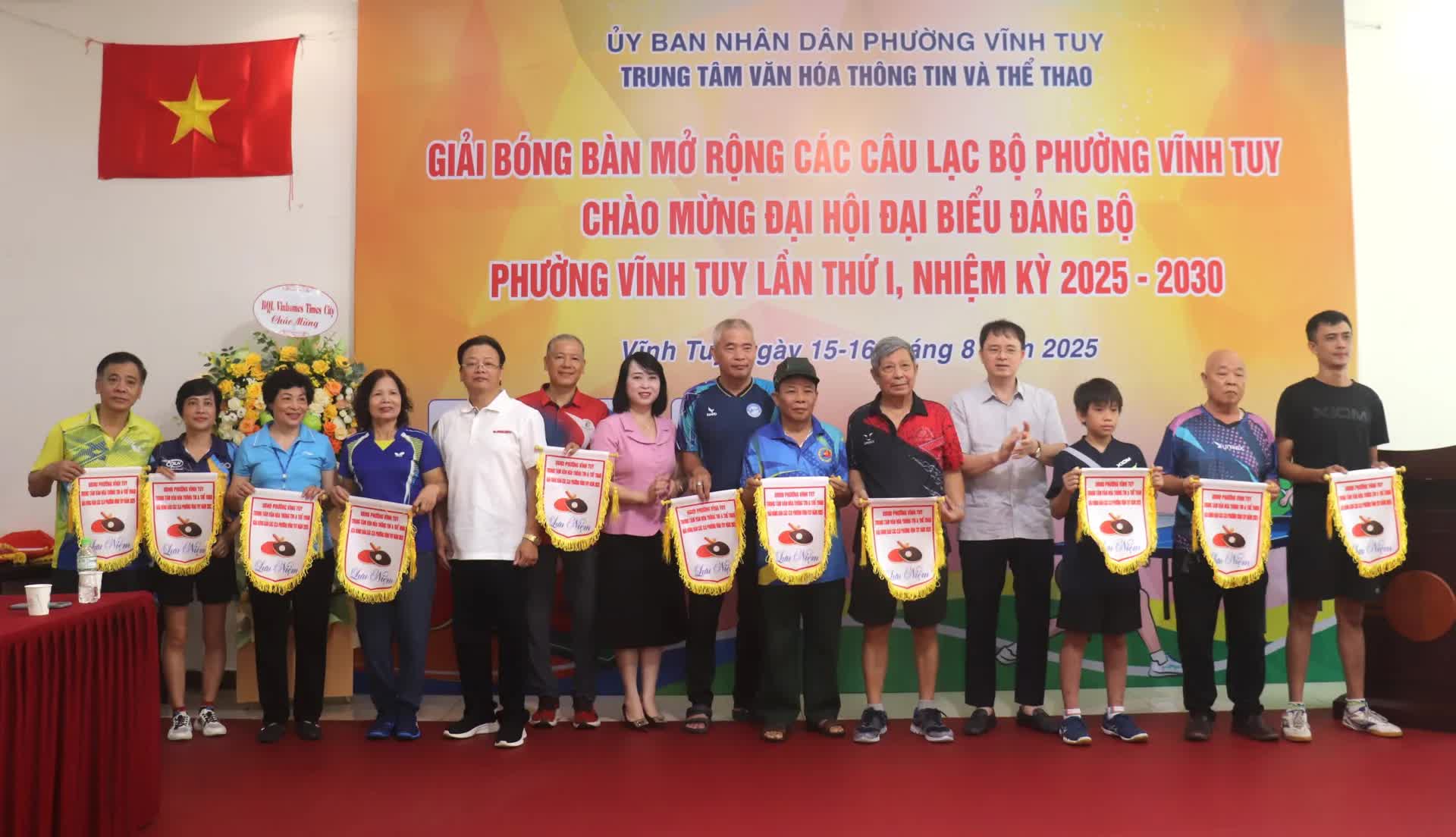 120 vận động viên tranh tài tại Giải bóng bàn các câu lạc bộ chào mừng Đại hội Đảng bộ phường Vĩnh Tuy- Ảnh 4.
