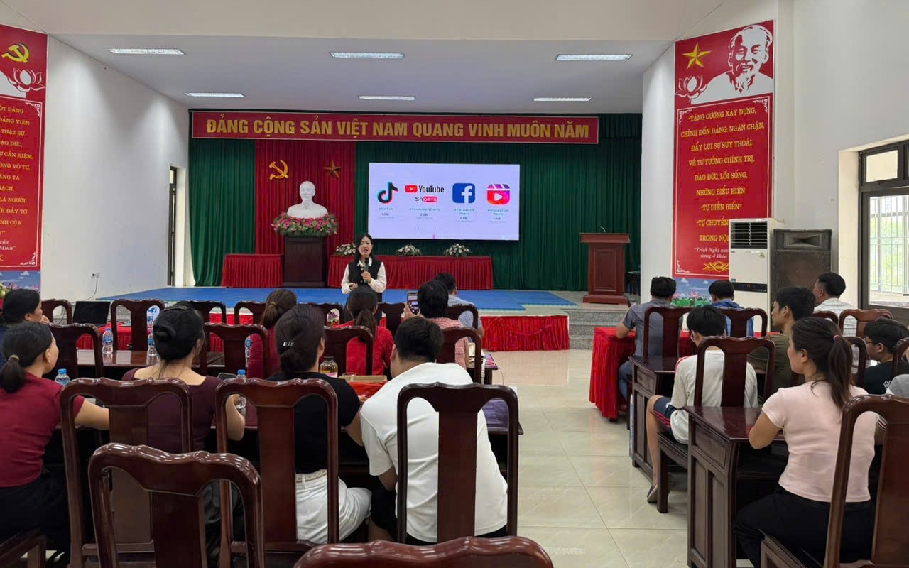 Xã Phú Xuyên: Tập huấn cách thức bán hàng trên Sàn thương mại điện tử